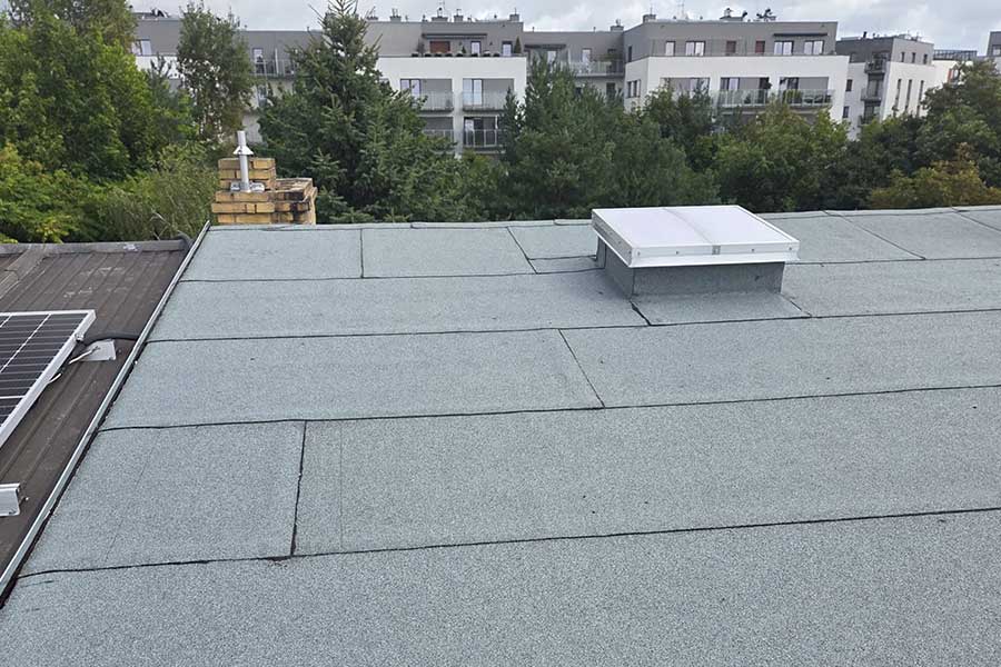 Dach płaski z obróbkami attyk